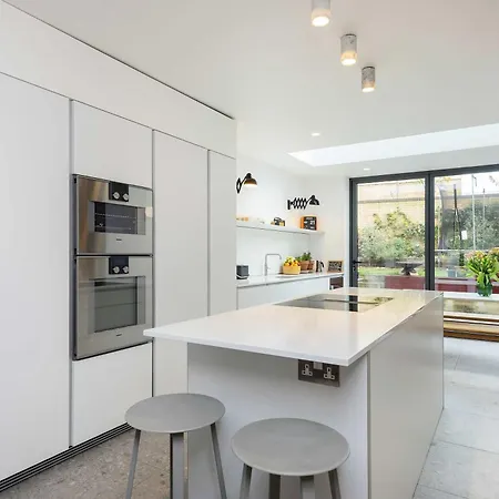 Villa Veeve - The London Fields Family Retreat